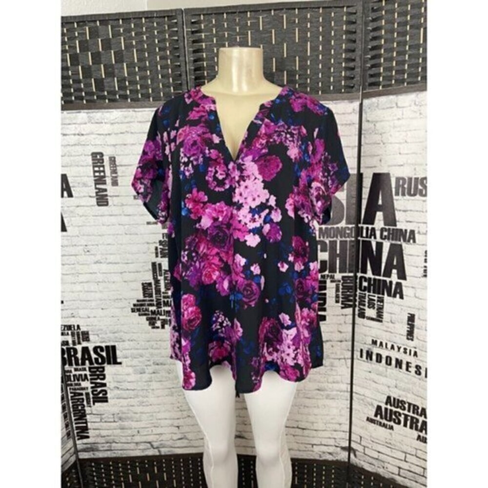 Torrid 0/L Black Floral Print Split Neck Step-Hem Short Sleeve Top